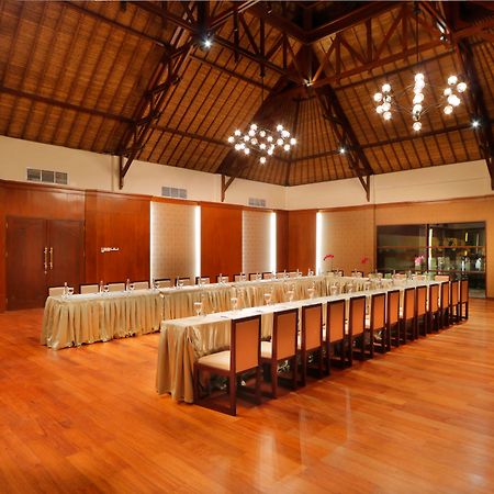 Royal Tulip Springhill Resort Jimbaran Kültér fotó The meeting room